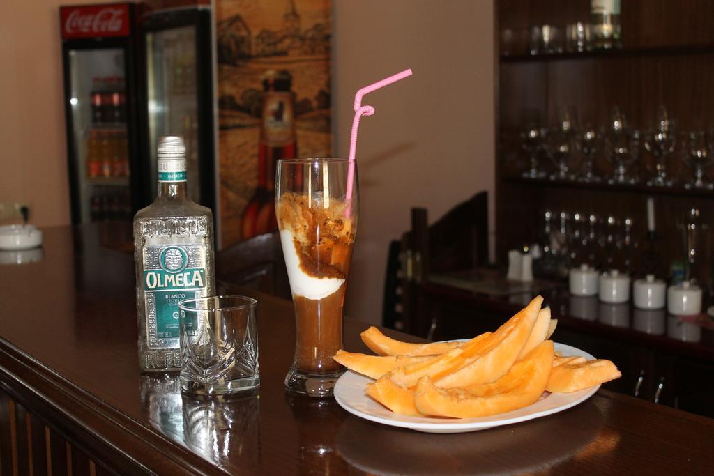 Max Comfort Hotel Kutaisi Bagian luar foto