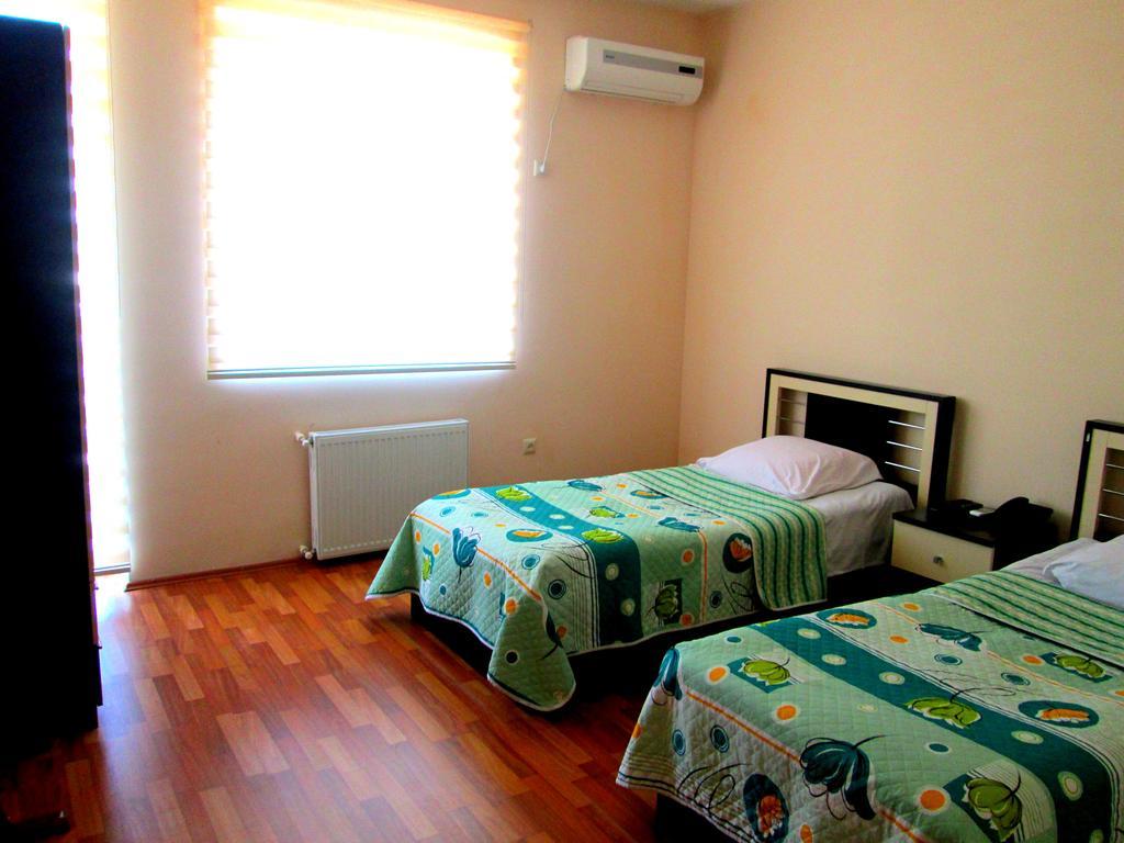 Max Comfort Hotel Kutaisi Bagian luar foto