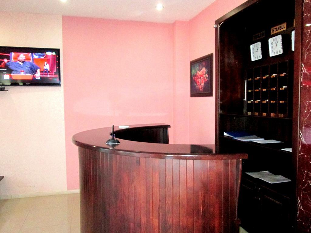 Max Comfort Hotel Kutaisi Bagian luar foto
