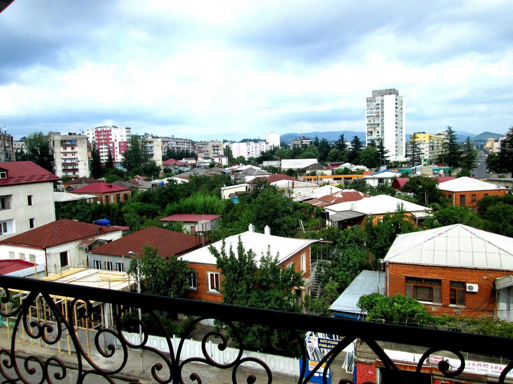 Max Comfort Hotel Kutaisi Bagian luar foto