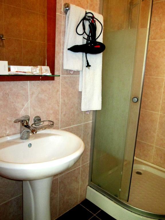 Max Comfort Hotel Kutaisi Ruang foto