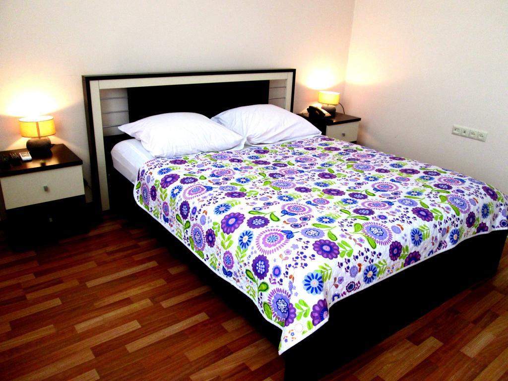 Max Comfort Hotel Kutaisi Ruang foto