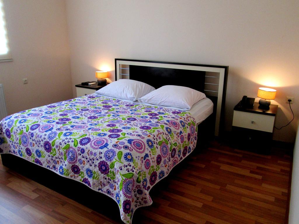 Max Comfort Hotel Kutaisi Bagian luar foto