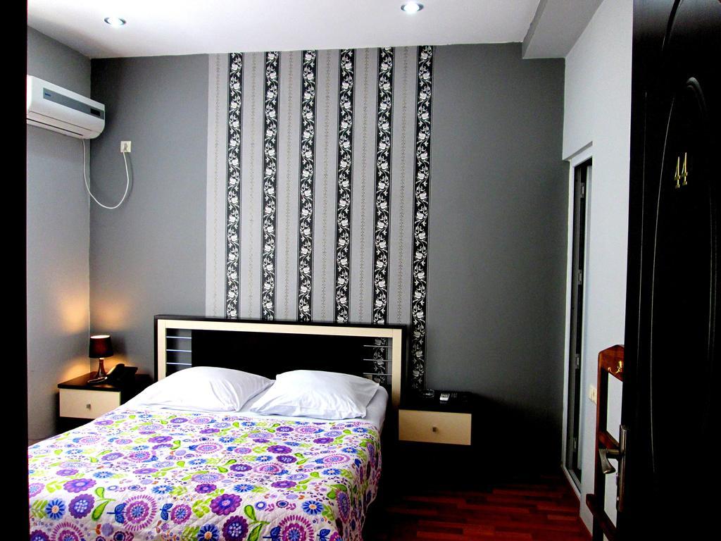 Max Comfort Hotel Kutaisi Ruang foto