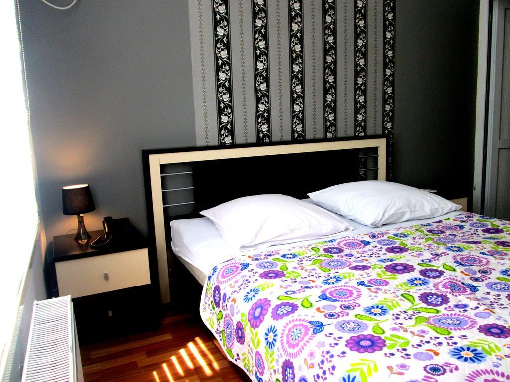 Max Comfort Hotel Kutaisi Ruang foto
