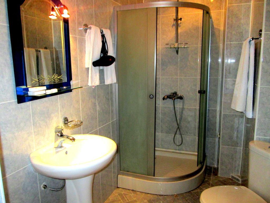 Max Comfort Hotel Kutaisi Ruang foto