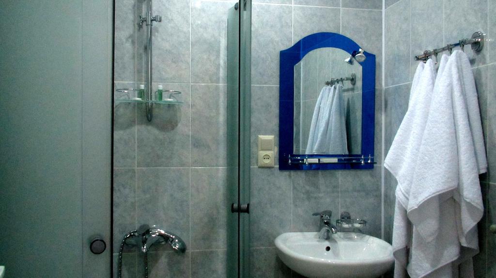 Max Comfort Hotel Kutaisi Bagian luar foto